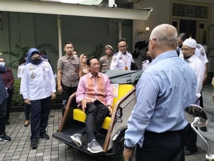 Dishub DIY Kenalkan Becak Listrik, Diuji Coba di Malioboro Dishub DIY Kenalkan Becak Listrik, Diuji Coba di Malioboro