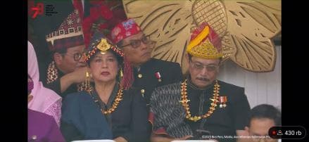Luhut Kenakan Baju Adat Batak Pakpak pada Upacara HUT ke78 RI Luhut Kenakan Baju Adat Batak Pakpak pada Upacara HUT ke78 RI