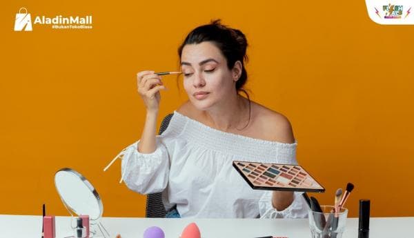 Yuk Intip Rahasia Makeup Flawless ala Korea, Glowing Sepanjang Hari Yuk Intip Rahasia Makeup Flawless ala Korea, Glowing Sepanjang Hari