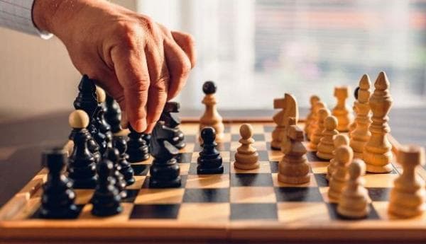 Siapa yang Pertama Kali Bermain Catur? Berikut Fakta dan Sejarahnya Siapa yang Pertama Kali Bermain Catur? Berikut Fakta dan Sejarahnya