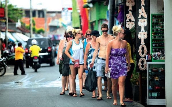 Berapa Denda WNA yang Overstay di Indonesia? Yuk Intip Penjelasannya Berapa Denda WNA yang Overstay di Indonesia? Yuk Intip Penjelasannya