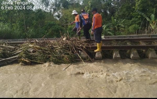 Jalur Kereta Api Semarang-Surabaya Terdampak Banjir, Lima KA Terdampak
