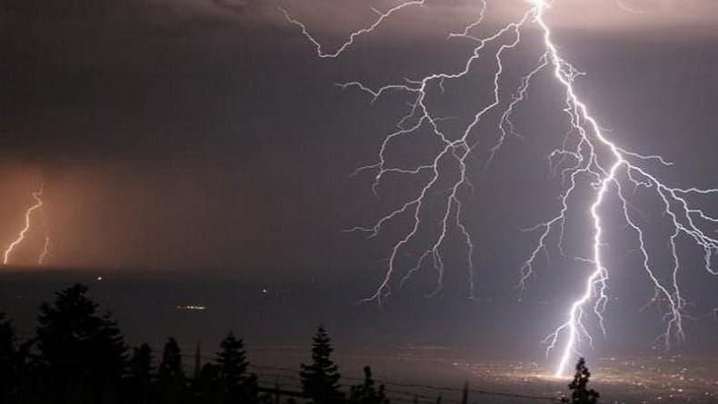 Ngeri! 4 Petani di Serang Tewas Tersambar Petir di Sawah, 5 Orang Luka-Luka Ngeri! 4 Petani di Serang Tewas Tersambar Petir di Sawah, 5 Orang Luka-Luka