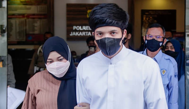 Ajarkan Anak sejak Dini, Atta Halilintar dan Aurel Hermansyah Libatkan Anak saat Berkurban Ajarkan Anak sejak Dini, Atta Halilintar dan Aurel Hermansyah Libatkan Anak saat Berkurban