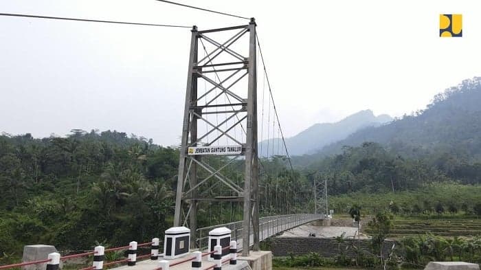 Pemerintah Targetkan 50 Jembatan Gantung Rampung Awal Tahun Ini Pemerintah Targetkan 50 Jembatan Gantung Rampung Awal Tahun Ini