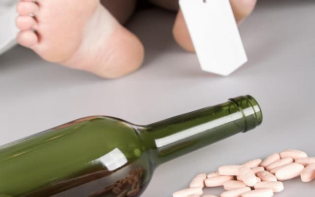 Tragedi Pesta Miras Oplosan di Cianjur, 4 Orang Tewas dan 1 Kritis Tragedi Pesta Miras Oplosan di Cianjur, 4 Orang Tewas dan 1 Kritis