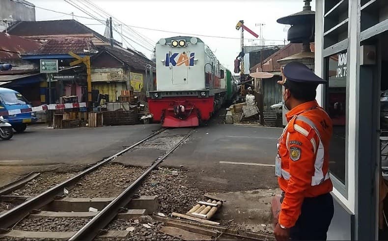 Kemenhub Siapkan Rp842 miliar untuk Benahi 1.638 Pelintasan Sebidang, Ini Rinciannya Kemenhub Siapkan Rp842 miliar untuk Benahi 1.638 Pelintasan Sebidang, Ini Rinciannya