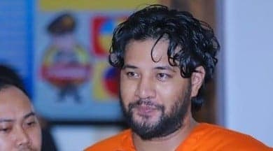 Ammar Zoni Minta Kekasih Urus Surat Nikah meski Masih Ditahan di Nusakambangan Ammar Zoni Minta Kekasih Urus Surat Nikah meski Masih Ditahan di Nusakambangan