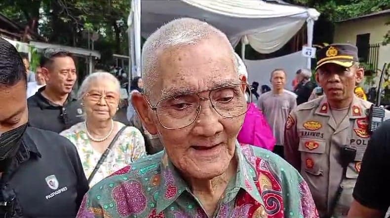 Breaking News: Wapres ke-6 RI Try Sutrisno Meninggal Dunia Breaking News: Wapres ke-6 RI Try Sutrisno Meninggal Dunia