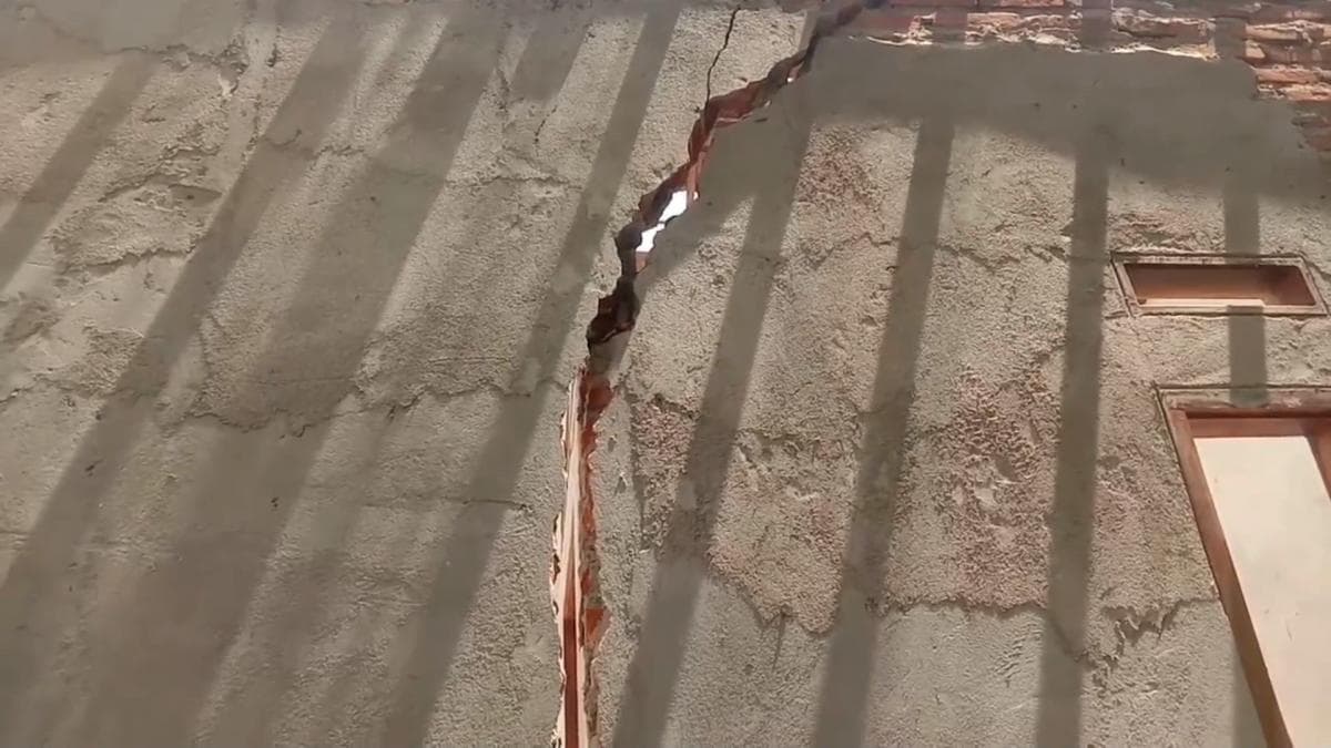 Geger Fenomena Tanah Bergerak di Sukabumi, 20 Rumah Rusak Geger Fenomena Tanah Bergerak di Sukabumi, 20 Rumah Rusak