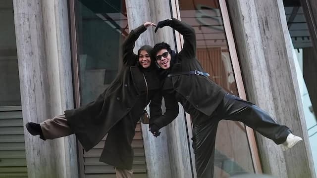 Komentar Mengejutkan Atta Halilintar Dipuji Suami Siaga usai Bela Aurel Hermansyah Komentar Mengejutkan Atta Halilintar Dipuji Suami Siaga usai Bela Aurel Hermansyah