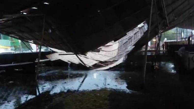 Tenda Pameran Wonogiri Expo Roboh Diterjang Angin Kencang Disertai Hujan Deras Tenda Pameran Wonogiri Expo Roboh Diterjang Angin Kencang Disertai Hujan Deras