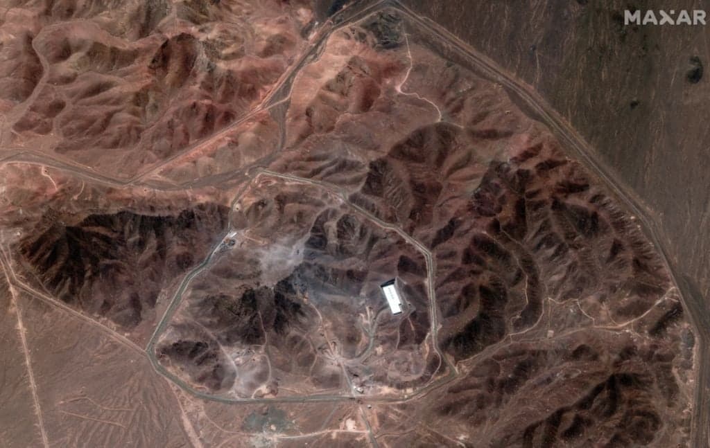 Khamenei Tolak Syarat Trump soal Negosiasi Nuklir Iran Khamenei Tolak Syarat Trump soal Negosiasi Nuklir Iran