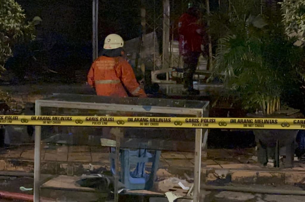 Kebakaran Pasar Jiung Kemayoran Jakpus Lukai 3 Orang, Korban Dilarikan di RS Kebakaran Pasar Jiung Kemayoran Jakpus Lukai 3 Orang, Korban Dilarikan di RS