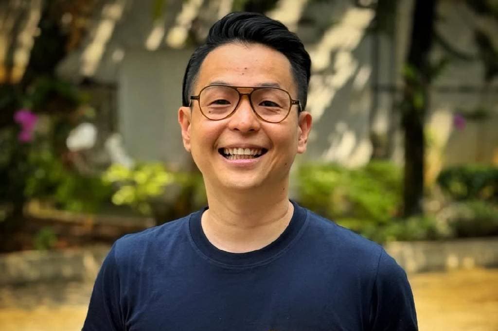 Viral Ernest Prakasa Pamit dari Medsos! Viral Ernest Prakasa Pamit dari Medsos!