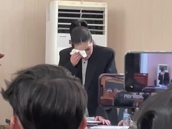 Tangis Nikita Mirzani Pecah usai Dengar Keterangan Memberatkan Saksi Ahli UU ITE Tangis Nikita Mirzani Pecah usai Dengar Keterangan Memberatkan Saksi Ahli UU ITE