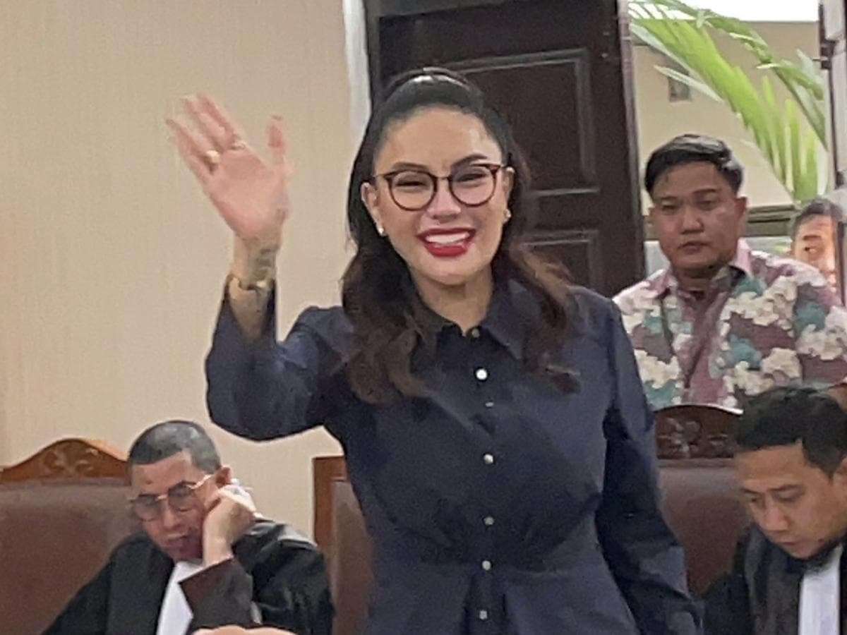 Nikita Mirzani Tidak Hadiri Sidang Hari Ini, Sakit? Nikita Mirzani Tidak Hadiri Sidang Hari Ini, Sakit?