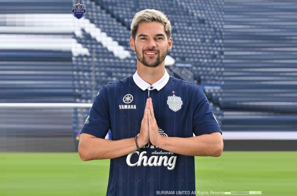 Sandy Walsh Resmi Diperkenalkan sebagai Pemain Buriram United Sandy Walsh Resmi Diperkenalkan sebagai Pemain Buriram United
