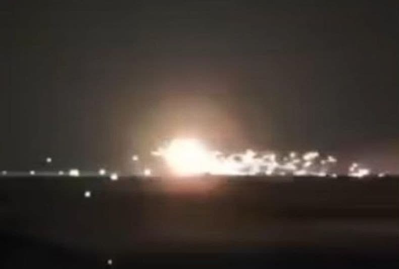 Ngeri! Detik-Detik Jet Tempur F-18 AU Malaysia Meledak lalu Jatuh Ngeri! Detik-Detik Jet Tempur F-18 AU Malaysia Meledak lalu Jatuh