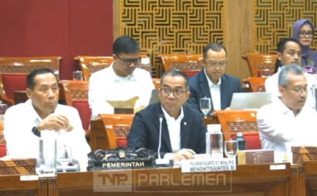 Mendikti Ungkap 4 Pelaku Pemalsuan Riset, Seluruhnya Lulusan S1 UNY Mendikti Ungkap 4 Pelaku Pemalsuan Riset, Seluruhnya Lulusan S1 UNY