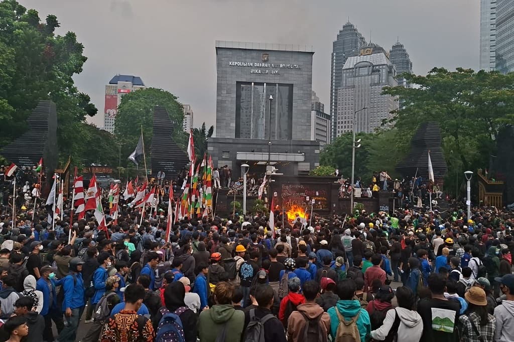 Polda Metro Jaya Tangkap 1.240 Orang dari Luar Jakarta terkait Demo Ricuh Polda Metro Jaya Tangkap 1.240 Orang dari Luar Jakarta terkait Demo Ricuh