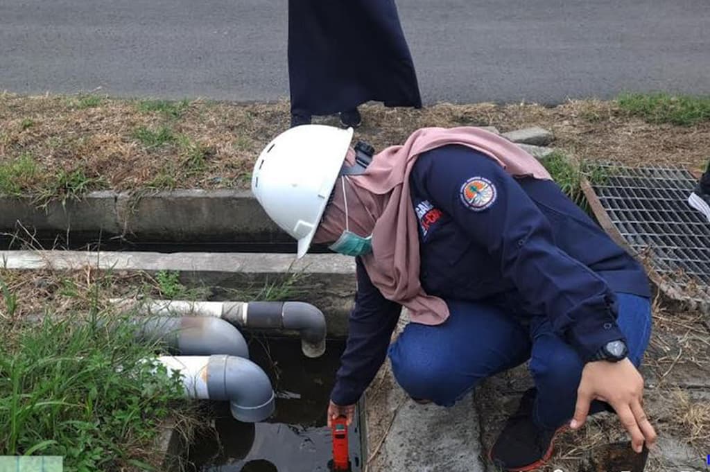 4 Perusahaan di DAS Brantas Diduga Cemari Lingkungan, KLH Pasang Papan Peringatan 4 Perusahaan di DAS Brantas Diduga Cemari Lingkungan, KLH Pasang Papan Peringatan