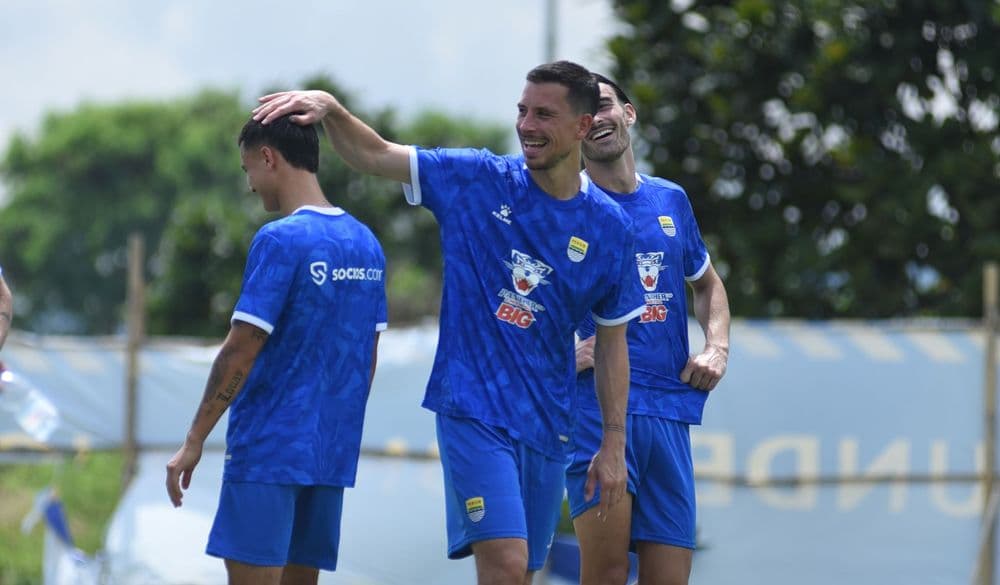 Thom Haye dan Eliano Reijnders Siap Debut, Tiket Persib vs Persebaya Laris Manis Thom Haye dan Eliano Reijnders Siap Debut, Tiket Persib vs Persebaya Laris Manis