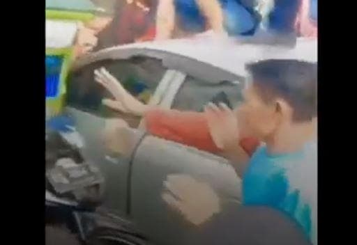 Viral Mobil Hancur Diamuk Massa usai Diteriaki Maling oleh Anak di Rejang Lebong Viral Mobil Hancur Diamuk Massa usai Diteriaki Maling oleh Anak di Rejang Lebong