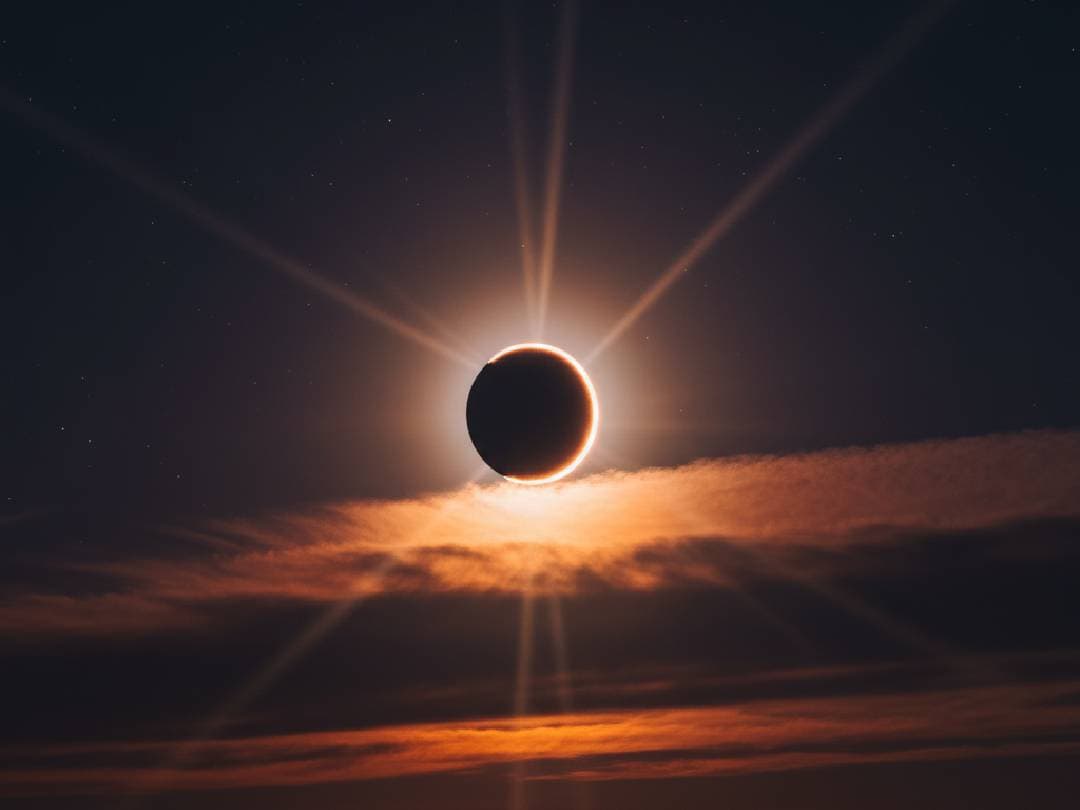 Hari Ini Ada Gerhana Matahari Parsial, Jam Berapa Munculnya? Hari Ini Ada Gerhana Matahari Parsial, Jam Berapa Munculnya?
