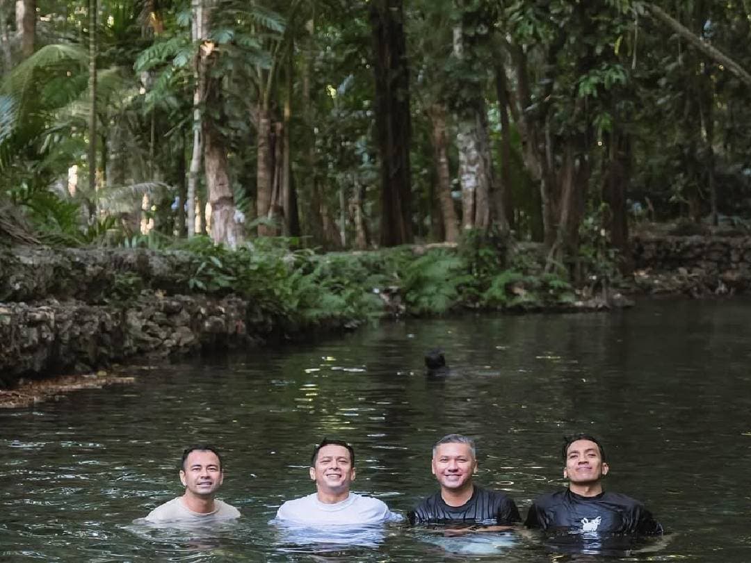 Heboh Raffi Ahmad hingga Ariel Noah Mandi Bareng di Mata Air Oemau Rote NTT, Seru Banget! Heboh Raffi Ahmad hingga Ariel Noah Mandi Bareng di Mata Air Oemau Rote NTT, Seru Banget!