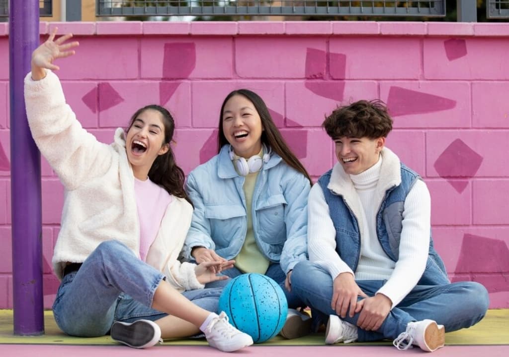 Jumlah Penduduk RI Tembus 284,67 Juta Jiwa, Didominasi Milenial-Gen Z Jumlah Penduduk RI Tembus 284,67 Juta Jiwa, Didominasi Milenial-Gen Z