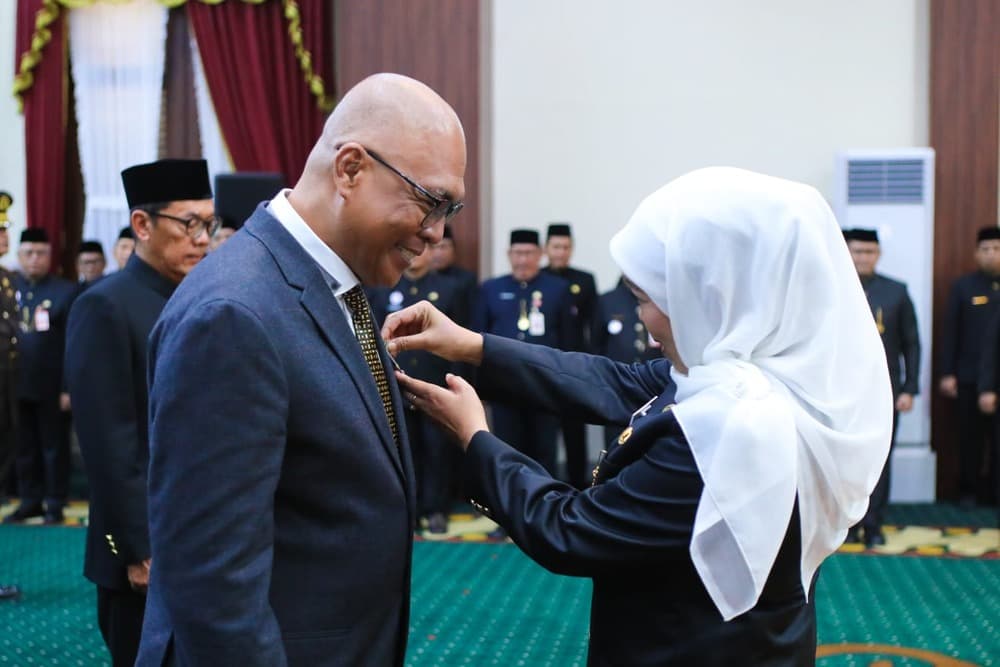 Ketua Umum PWI Pusat Akhmad Munir Terima Lencana Kehormatan 'Jer Basuki Mawa Beya' Ketua Umum PWI Pusat Akhmad Munir Terima Lencana Kehormatan 'Jer Basuki Mawa Beya'