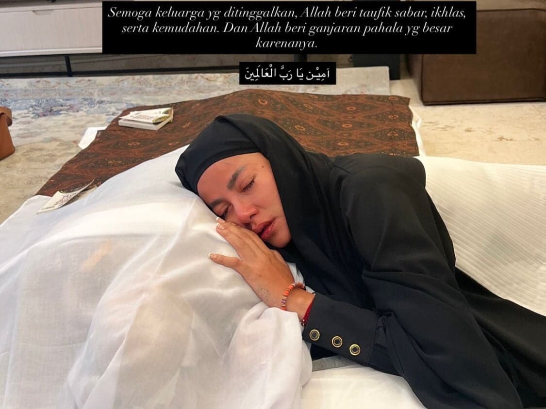 Ibu Tercinta Meninggal Dunia, Olla Ramlan: Kehilangan Ini Memang Berat Ibu Tercinta Meninggal Dunia, Olla Ramlan: Kehilangan Ini Memang Berat