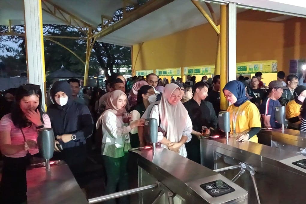 Uji Coba Wisata Malam Taman Margasatwa Ragunan, Pengunjung Tembus 2.900 Orang! Uji Coba Wisata Malam Taman Margasatwa Ragunan, Pengunjung Tembus 2.900 Orang!