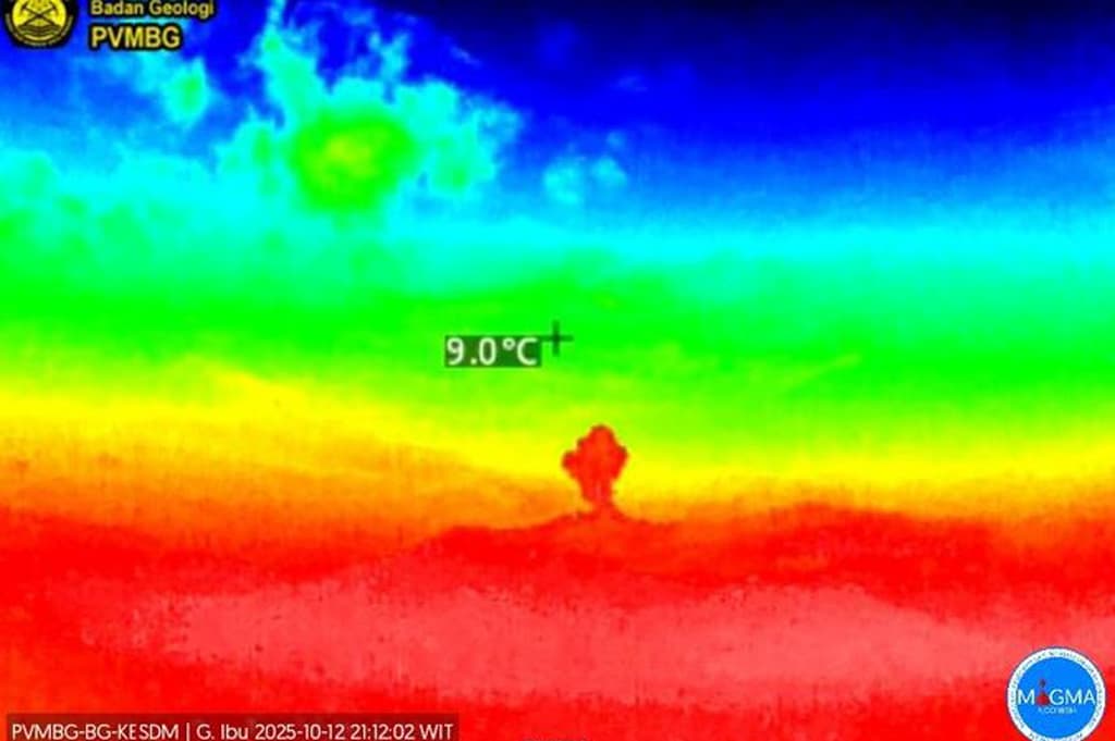 Gunung Ibu di Halmahera Barat Erupsi, Kolom Abu Capai 500 Meter ke Langit Gunung Ibu di Halmahera Barat Erupsi, Kolom Abu Capai 500 Meter ke Langit