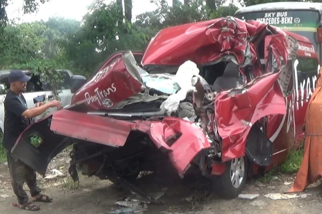 Penyebab Kecelakaan Mobil Travel Tabrak Truk di Tol Cipularang, Sopir Diduga Mengantuk Penyebab Kecelakaan Mobil Travel Tabrak Truk di Tol Cipularang, Sopir Diduga Mengantuk
