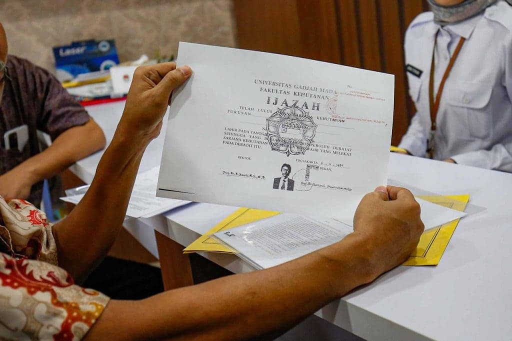 Kantongi Ijazah Jokowi dari KPU DKI, Bonatua Silalahi: Ini untuk Rakyat Kantongi Ijazah Jokowi dari KPU DKI, Bonatua Silalahi: Ini untuk Rakyat