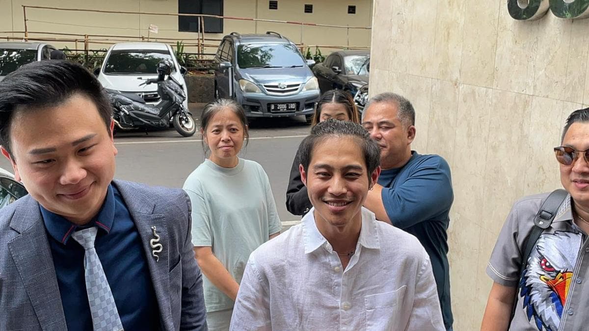 DJ Panda Datangi Polda Metro Jaya, Siap Diperiksa Perkara Laporan Erika Carlina DJ Panda Datangi Polda Metro Jaya, Siap Diperiksa Perkara Laporan Erika Carlina