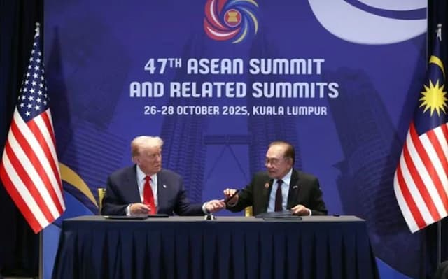 Bukan Hanya Mahathir, Ratusan Orang Laporkan Anwar Ibrahim ke Polisi terkait Perjanjian Dagang dengan AS Bukan Hanya Mahathir, Ratusan Orang Laporkan Anwar Ibrahim ke Polisi terkait Perjanjian Dagang dengan AS