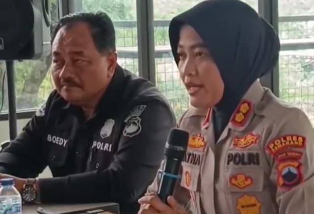 Beli Sajam Corbek via Instagram, Pelajar 16 Tahun di Semarang Ditetapkan sebagai Pelaku Anak Beli Sajam Corbek via Instagram, Pelajar 16 Tahun di Semarang Ditetapkan sebagai Pelaku Anak
