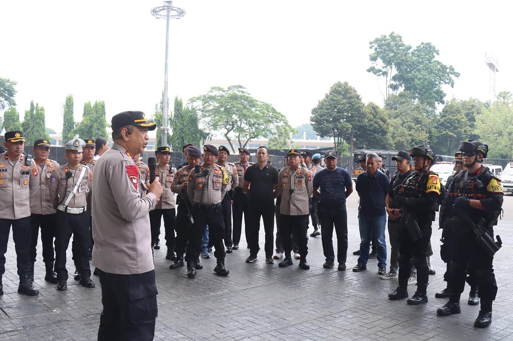 Polda Metro Jamin Misa Kenaikan Yesus Kristus Aman, 860 Gereja Dijaga Personel Polda Metro Jamin Misa Kenaikan Yesus Kristus Aman, 860 Gereja Dijaga Personel
