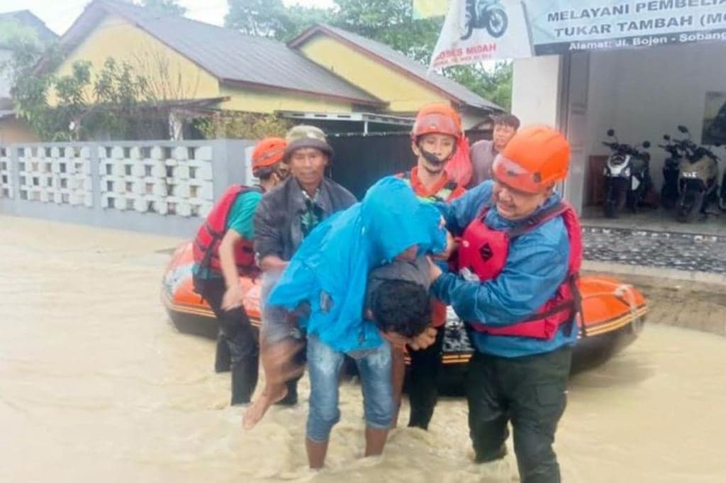 Sungai Ciliman Meluap usai Diguyur Hujan Lebat, 4 Kecamatan di Pandeglang Terendam Banjir Sungai Ciliman Meluap usai Diguyur Hujan Lebat, 4 Kecamatan di Pandeglang Terendam Banjir