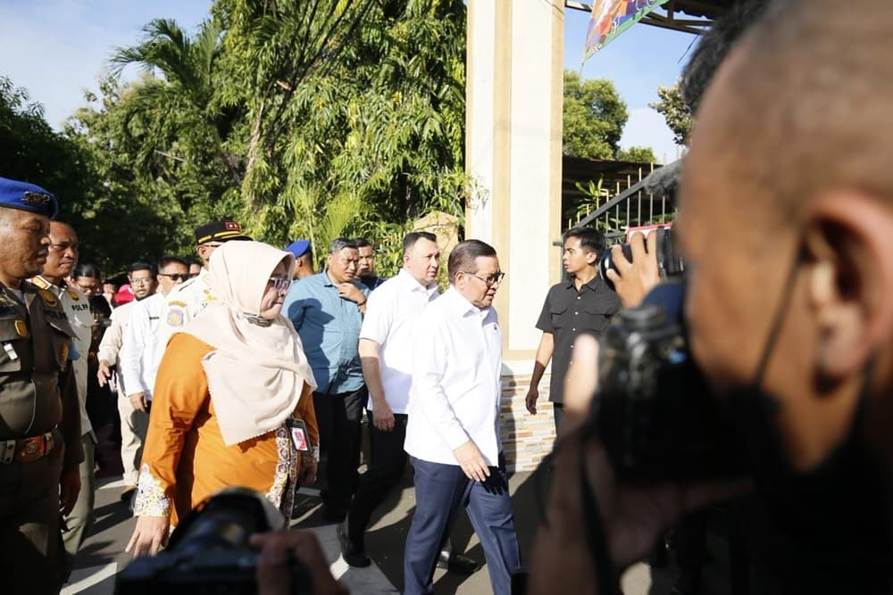 Pramono Tinjau SMAN 72 Jakarta, Cek Lokasi Ledakan Pramono Tinjau SMAN 72 Jakarta, Cek Lokasi Ledakan