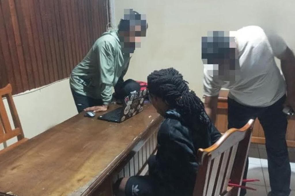 Satgas Damai Cartenz Tangkap Komandan KKB di Nabire, Terlibat Penembakan Anggota Brimob Satgas Damai Cartenz Tangkap Komandan KKB di Nabire, Terlibat Penembakan Anggota Brimob