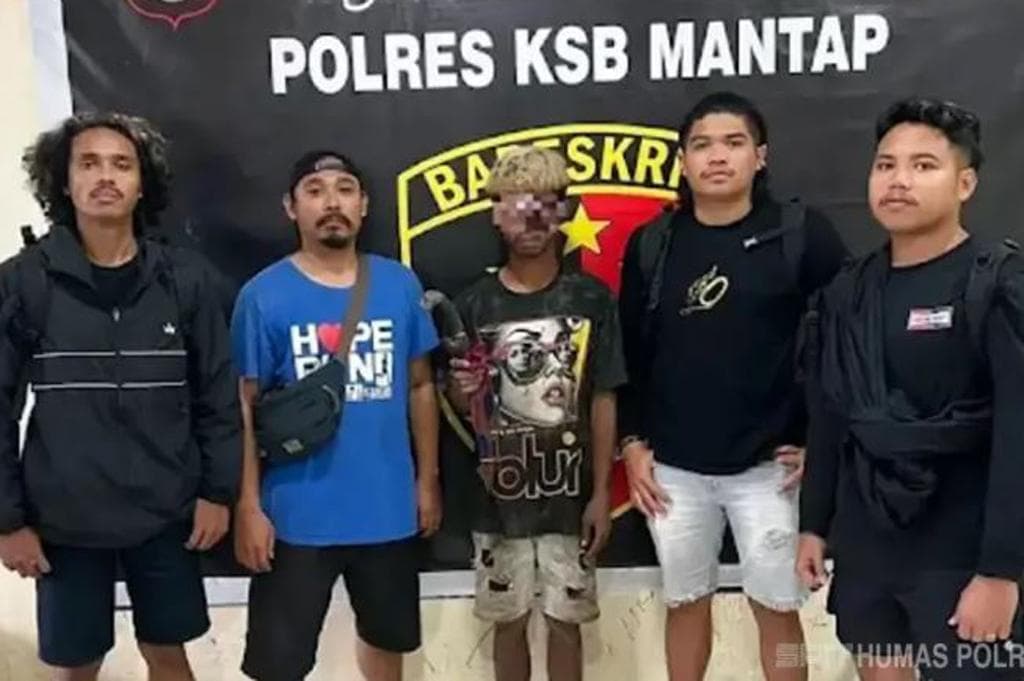 Brutal! Pria di Sumbawa Barat Tega Bacok Teman Sekamar di Rumah Kos hingga Tewas Brutal! Pria di Sumbawa Barat Tega Bacok Teman Sekamar di Rumah Kos hingga Tewas