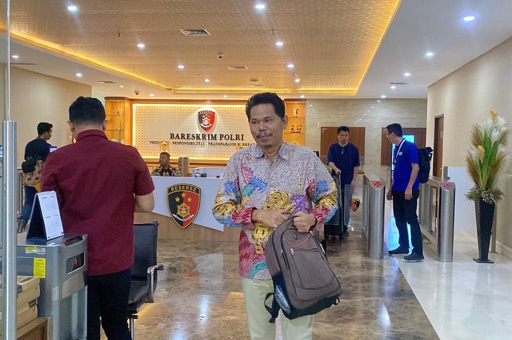 Polemik Ijazah Jokowi, Bonatua Silalahi Laporkan ANRI ke Bareskrim Polri Polemik Ijazah Jokowi, Bonatua Silalahi Laporkan ANRI ke Bareskrim Polri