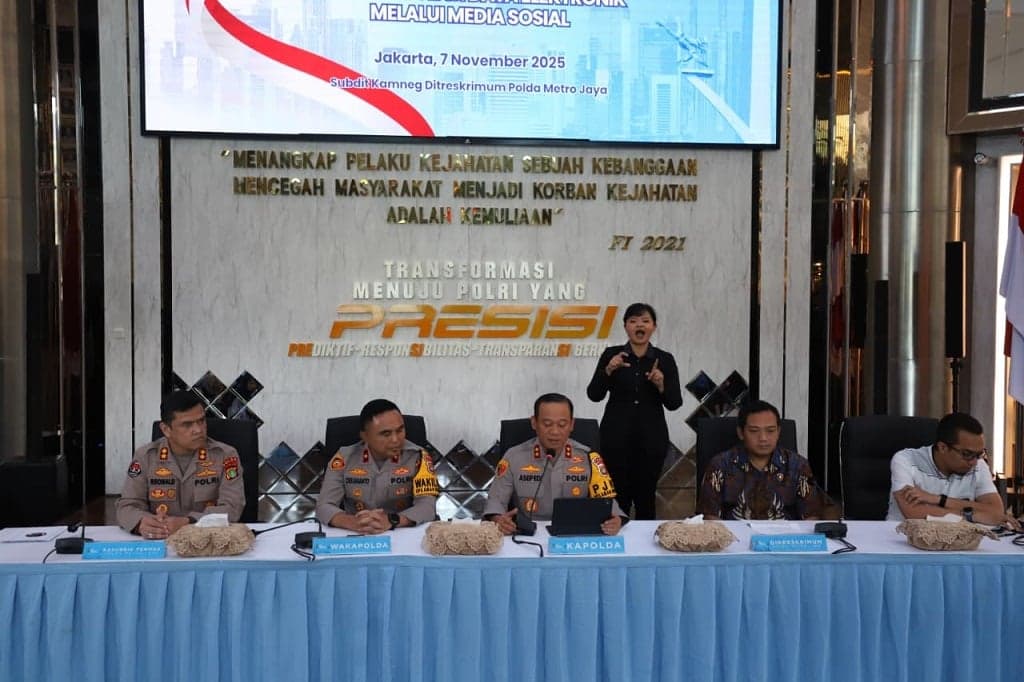 Roy Suryo cs Tersangka Kasus Fitnah Ijazah Jokowi, Polisi segera Panggil! Roy Suryo cs Tersangka Kasus Fitnah Ijazah Jokowi, Polisi segera Panggil!