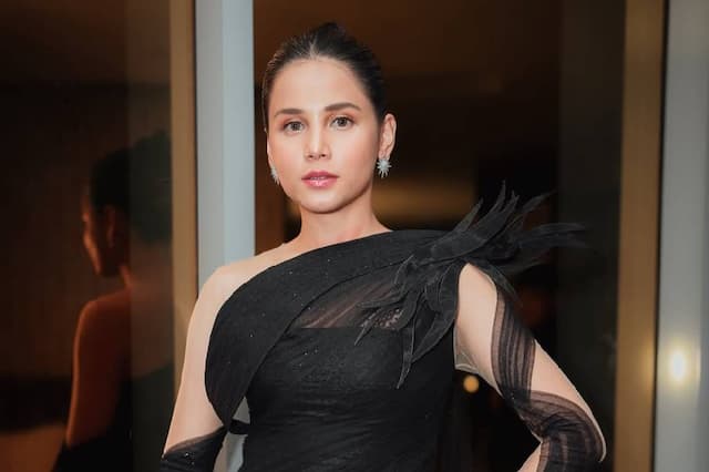 Bangga! Yunita Siregar Menang Best Actress di Asean International Film Festival & Awards 2025 Bangga! Yunita Siregar Menang Best Actress di Asean International Film Festival & Awards 2025