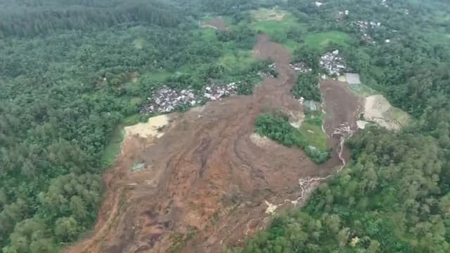 Longsor Besar Terjang Banjarnegara, Material Meluncur hingga 1 Kilometer Longsor Besar Terjang Banjarnegara, Material Meluncur hingga 1 Kilometer