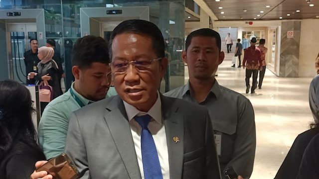 Menkum Sebut Polisi yang Terlanjur Menjabat di Sipil Tak Wajib Mundur Menkum Sebut Polisi yang Terlanjur Menjabat di Sipil Tak Wajib Mundur